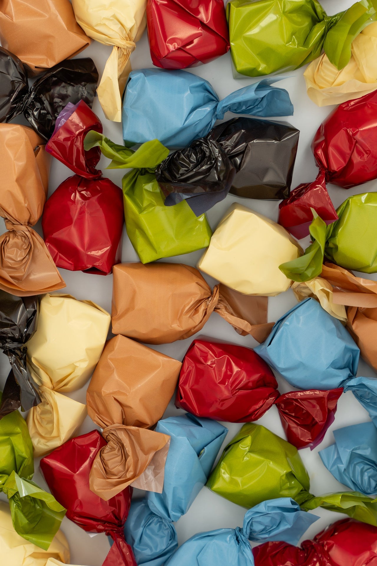 CZEKOLADKI Z NADZIENIEM O SMAKU RUMOWYM, LIMONCELLO I BRZOSKWINI-AMARETTO - 500 G