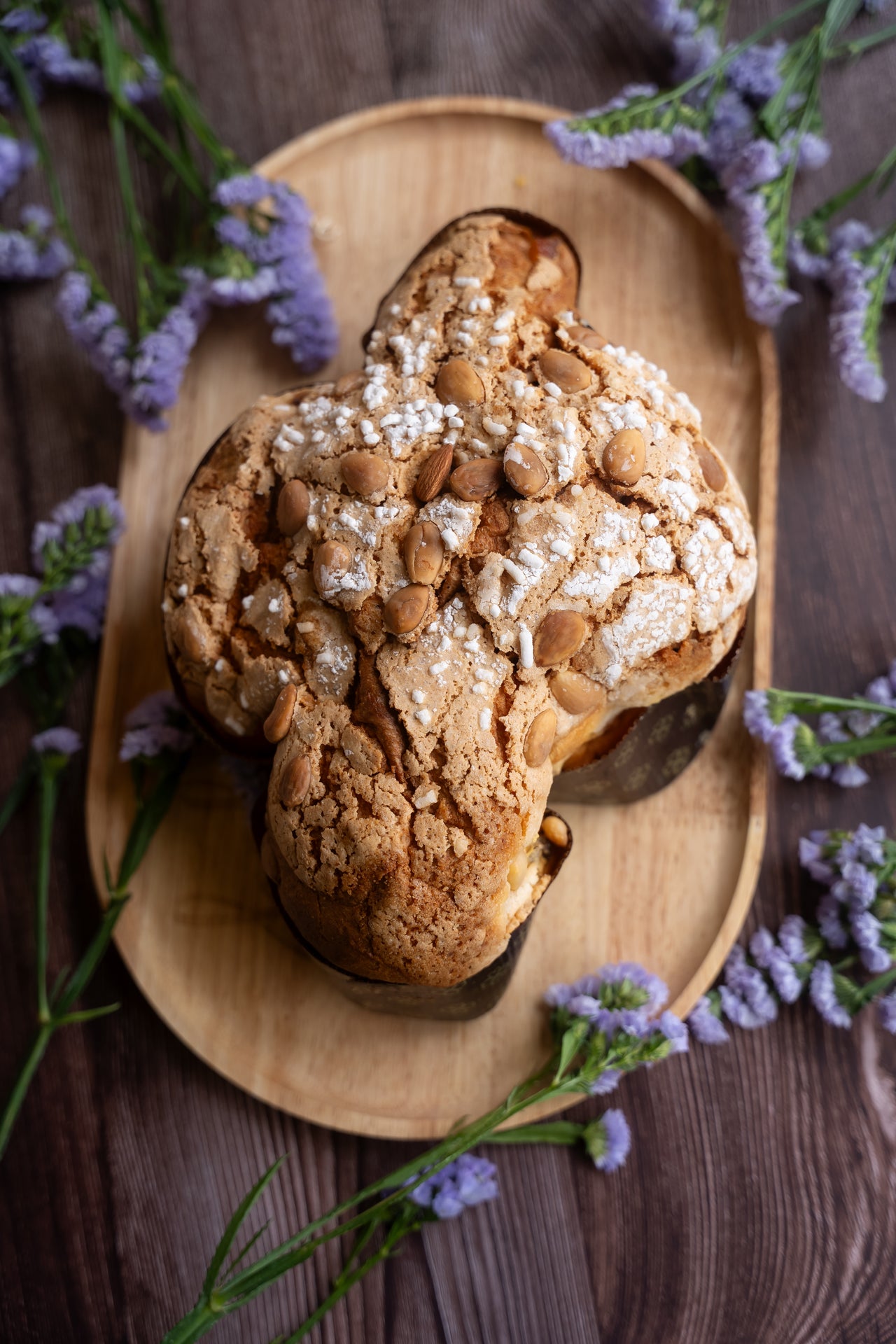 COLOMBA Wielkanocne Drożdżowe Ciasto ze Skórkami Pomarańczowymi z Sycylii 1 Kg w Torbie z Ozdobną Kokardą
