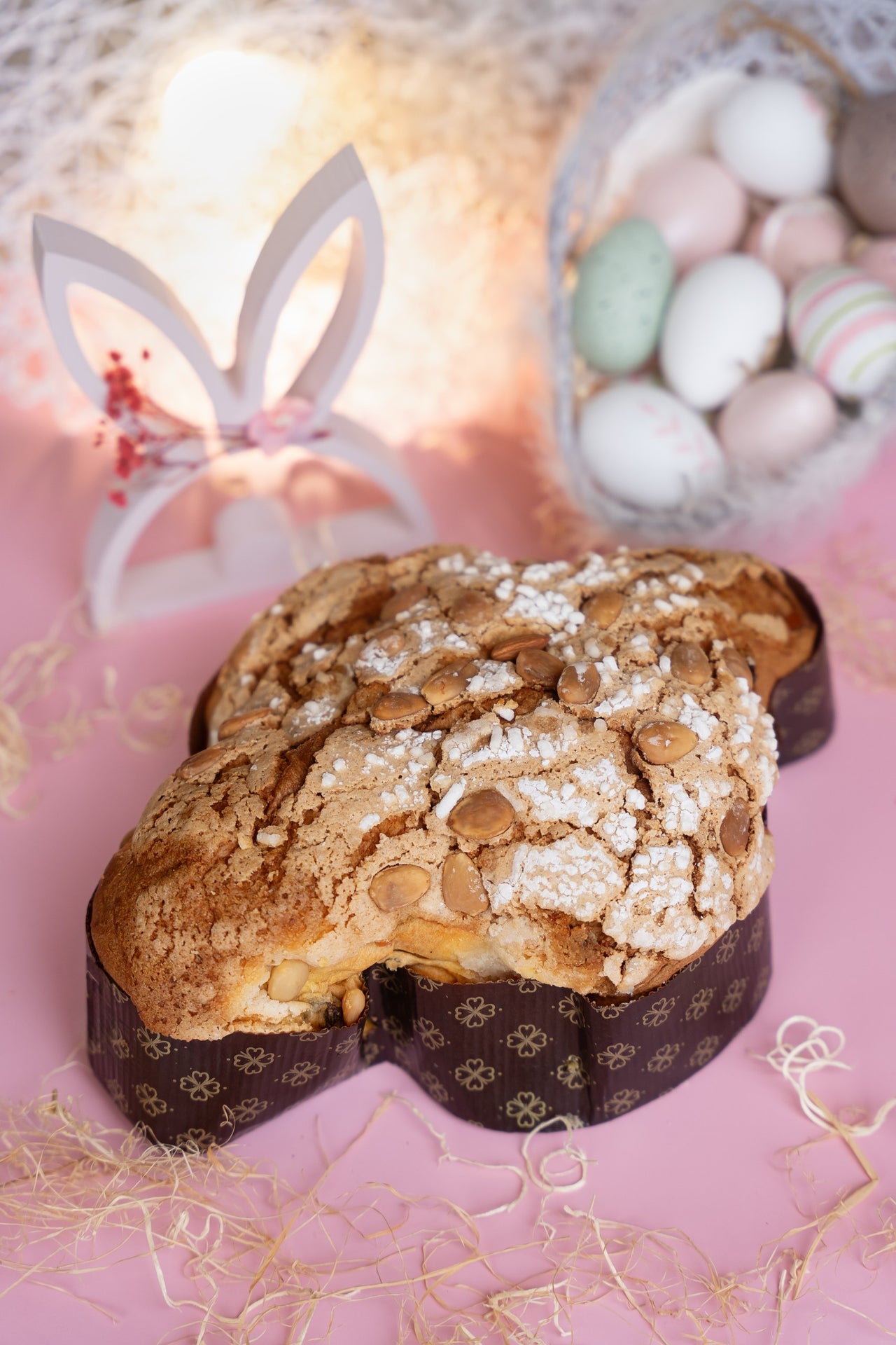 COLOMBA Wielkanocne Drożdżowe Ciasto ze Skórkami Pomarańczowymi z Sycylii 750 g oraz Krem Pistacjowy 40% 210 g w Dużej Metalowej Puszce. 

Nożyk ze Stali Szlachetnej w Prezencie.
