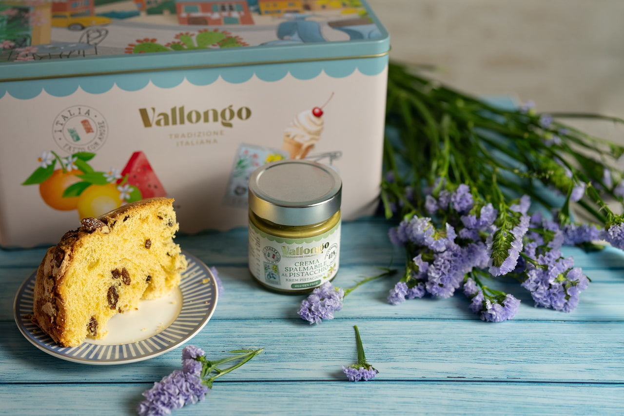 COLOMBA Wielkanocne Drożdżowe Ciasto ze Skórkami Pomarańczowymi z Sycylii 750 g oraz Krem Pistacjowy 40% 210 g w Dużej Metalowej Puszce. 

Nożyk ze Stali Szlachetnej w Prezencie.
