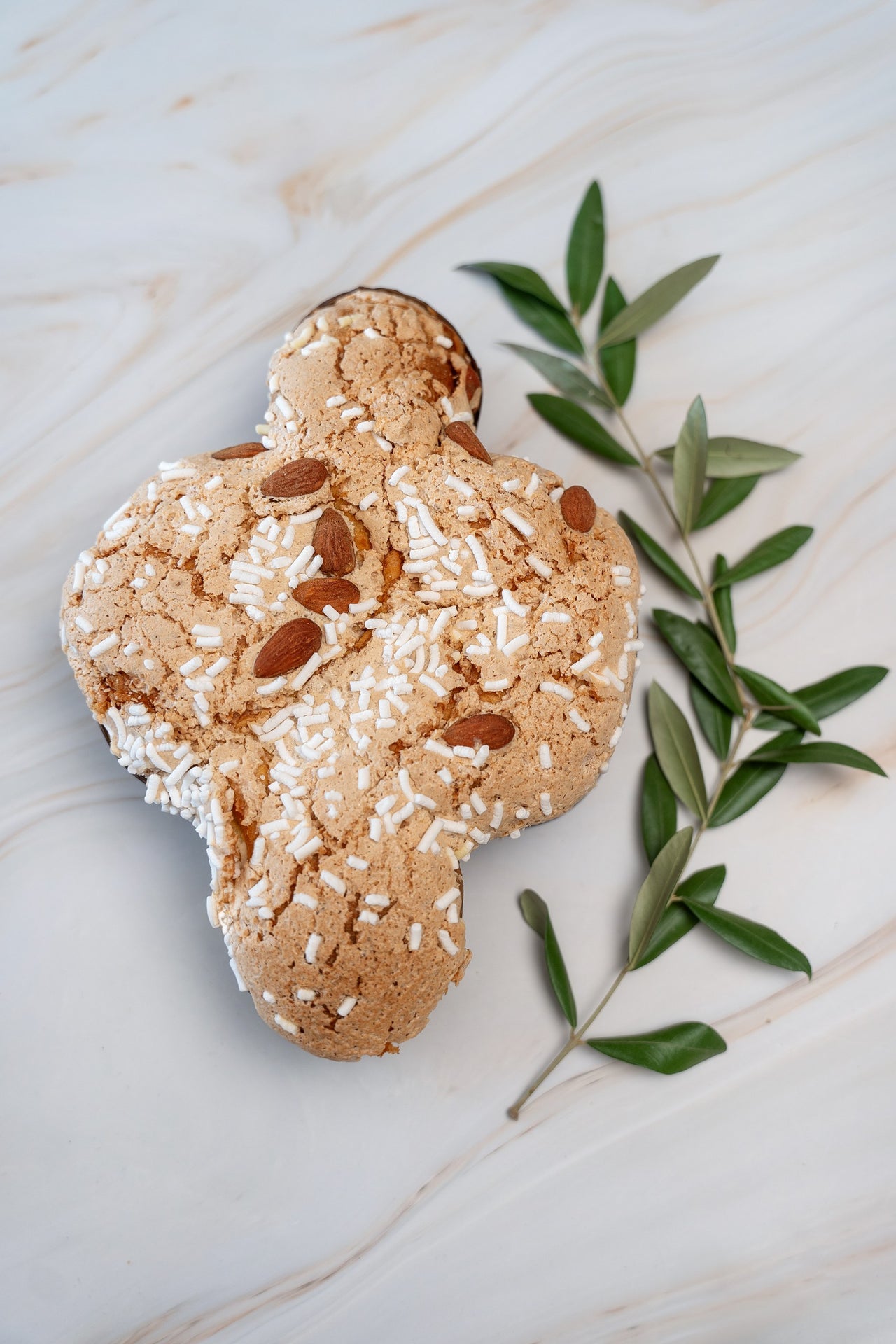 COLOMBA Wielkanocne Drożdżowe Ciasto ze Skórkami Pomarańczowymi z Sycylii 1 Kg w Dużej Metalowej Puszce. 