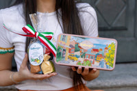 Thumbnail for CZEKOLADKI Z NADZIENIEM O SMAKU PISTACJI, ORZECHA LASKOWEGO I NUGATU W OZDOBNEJ METALOWEJ PUSZCE 180 G